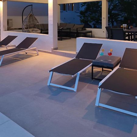 1 Bedroom Awesome Apartment In Kampor ภายนอก รูปภาพ