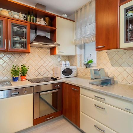 1 Bedroom Awesome Apartment In Kampor ภายนอก รูปภาพ