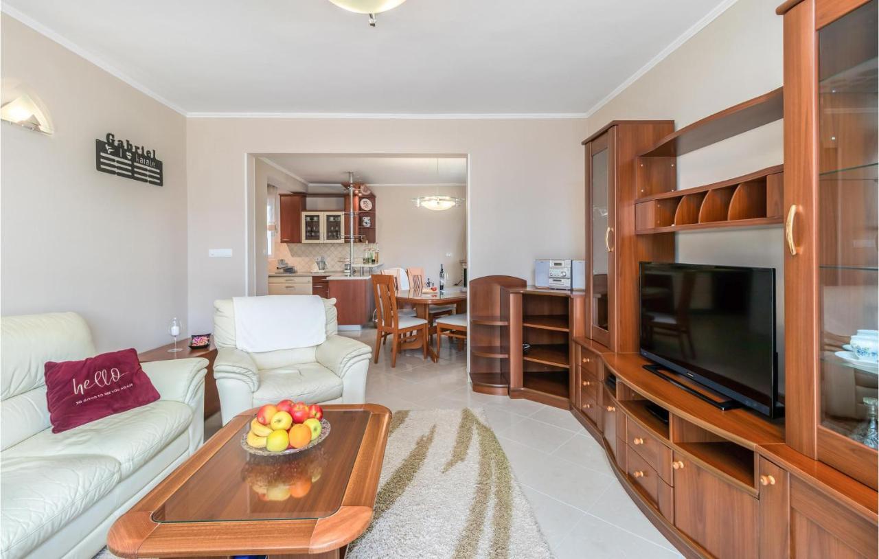 1 Bedroom Awesome Apartment In Kampor ภายนอก รูปภาพ