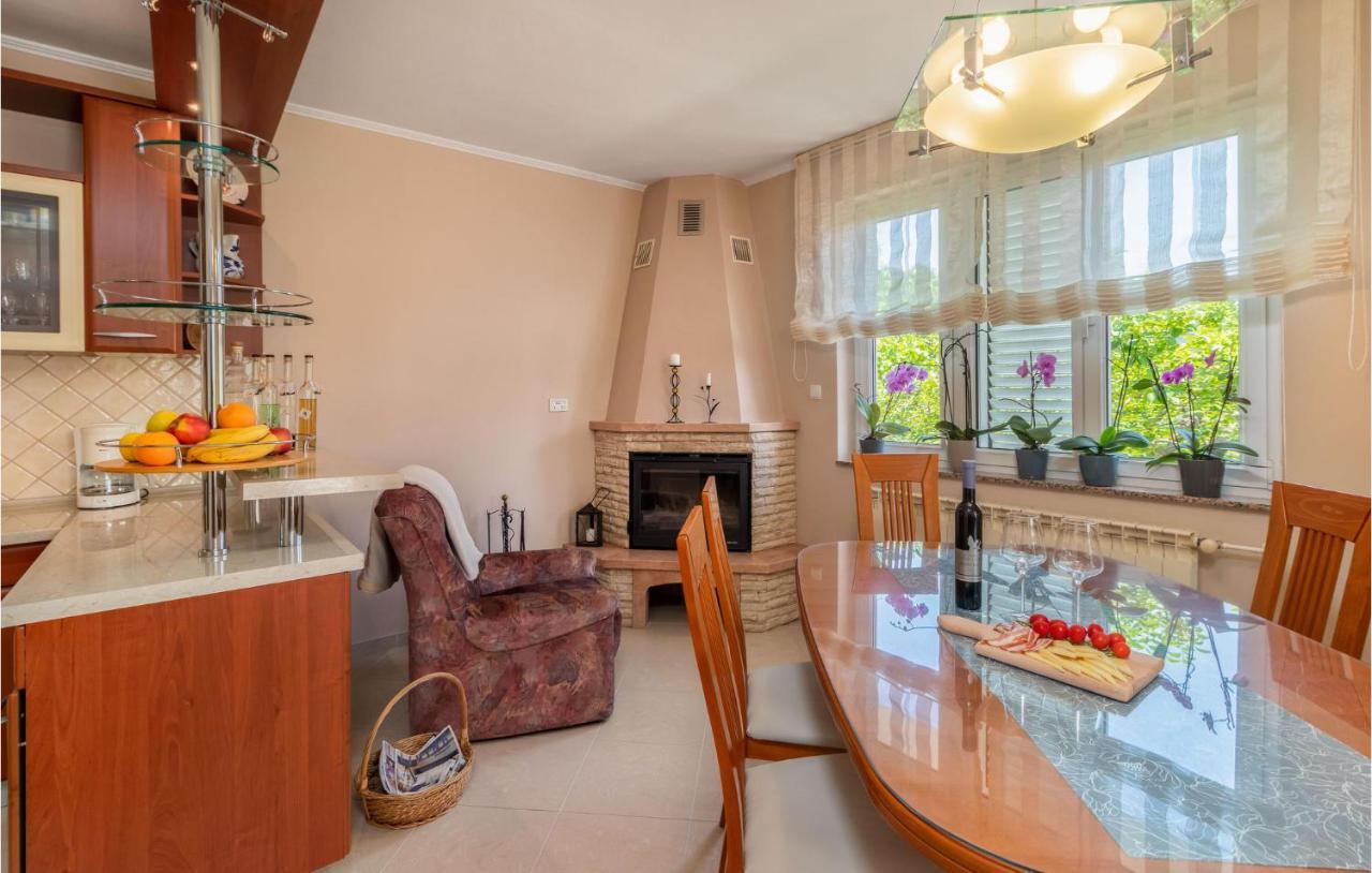 1 Bedroom Awesome Apartment In Kampor ภายนอก รูปภาพ