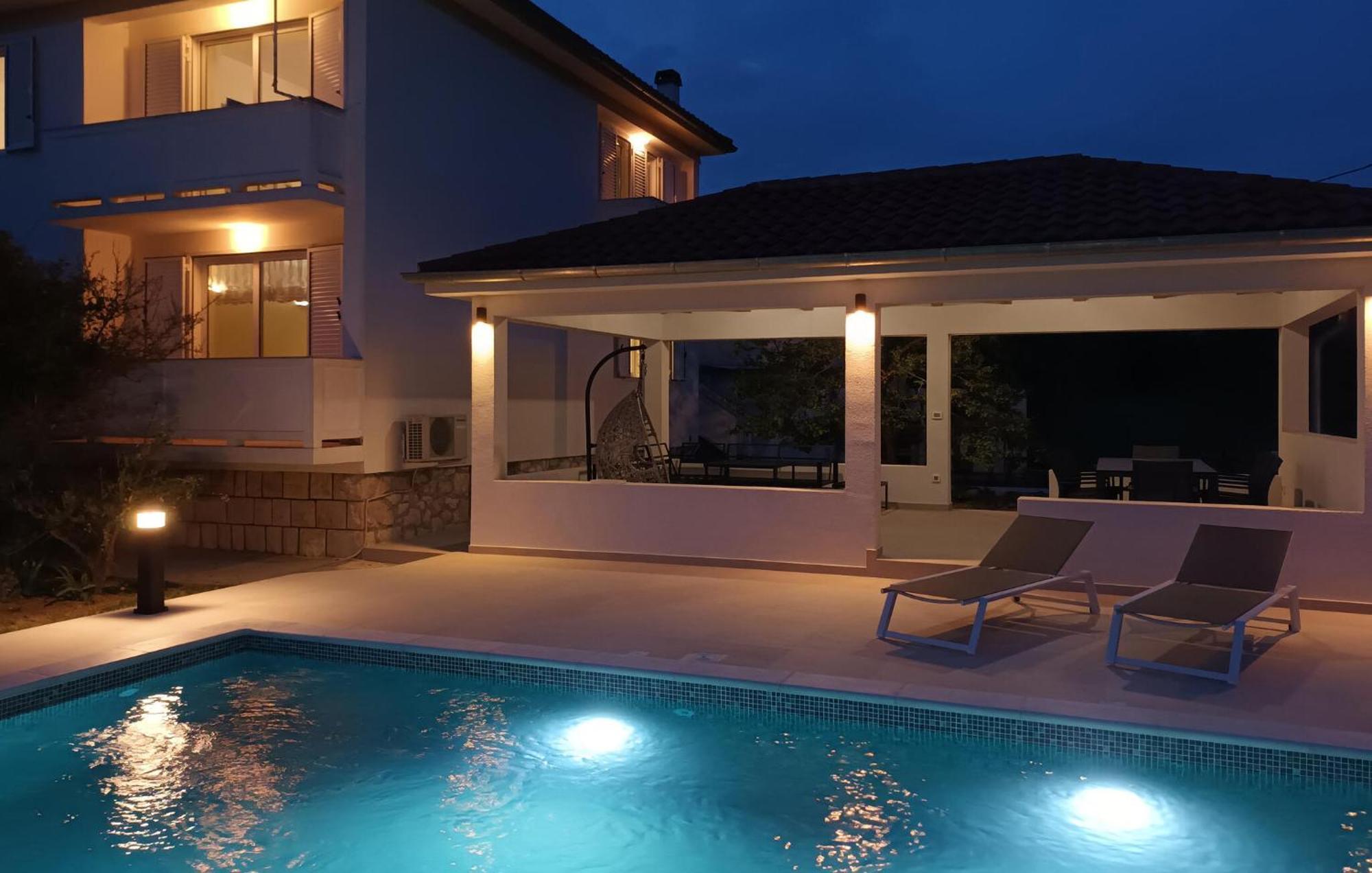 1 Bedroom Awesome Apartment In Kampor ภายนอก รูปภาพ