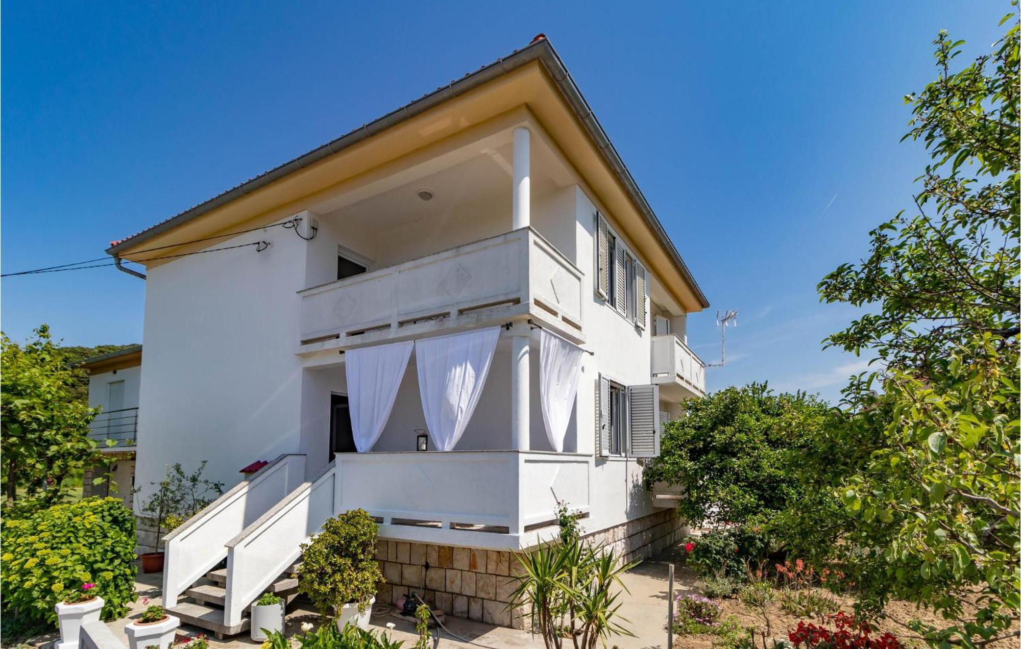 1 Bedroom Awesome Apartment In Kampor ภายนอก รูปภาพ
